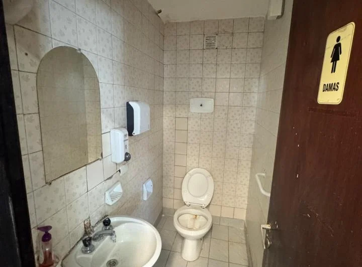 Local excelente zona frente plaza Mackenna 1