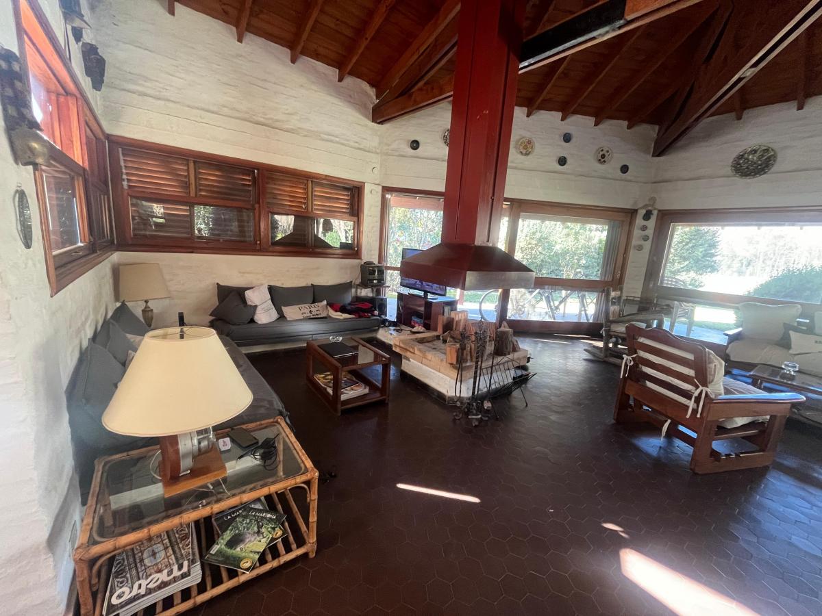 Casa en Venta La Martona Fondo Libre con Pileta