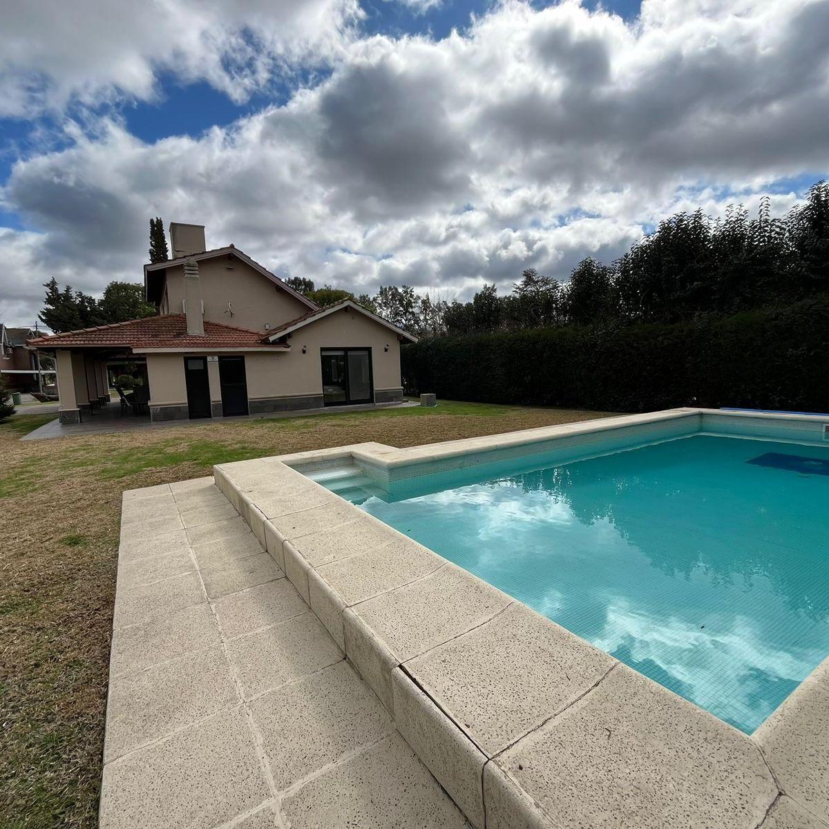 Casa en Venta con Pileta 3 Dormitorios La Martona