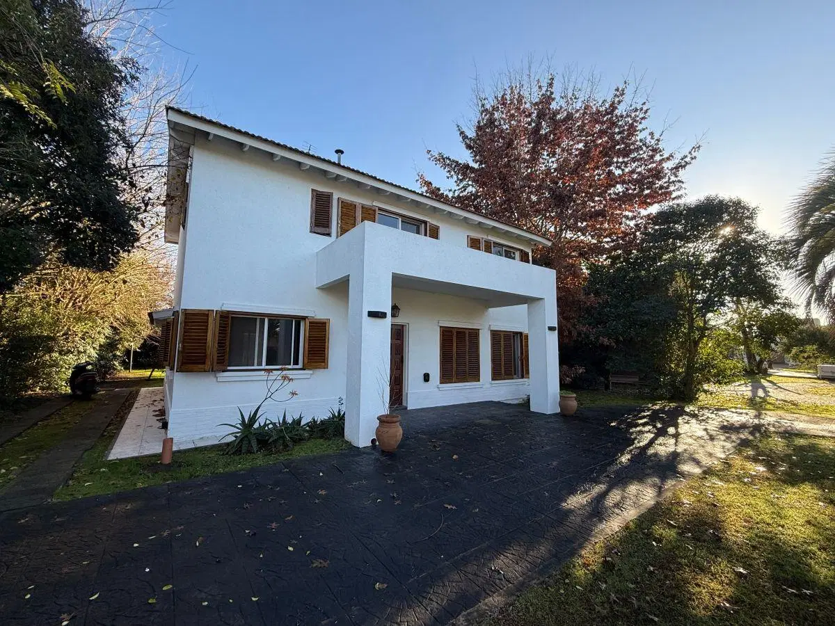 Casa en Venta La Martona Cuatro Dormitorios ( 1 en Suite) con Pileta 2