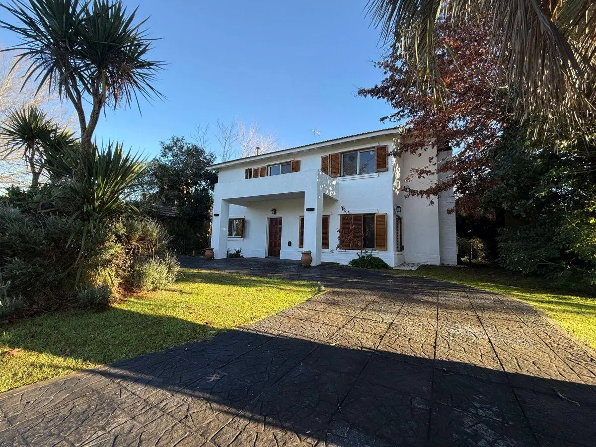 Casa en Venta La Martona Cuatro Dormitorios ( 1 en Suite) con Pileta 4
