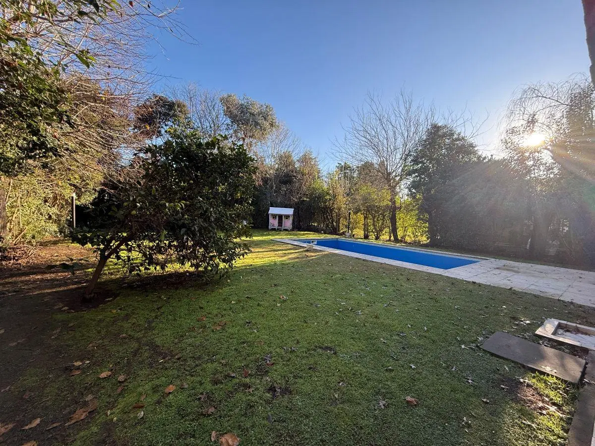 Casa en Venta La Martona Cuatro Dormitorios ( 1 en Suite) con Pileta 3