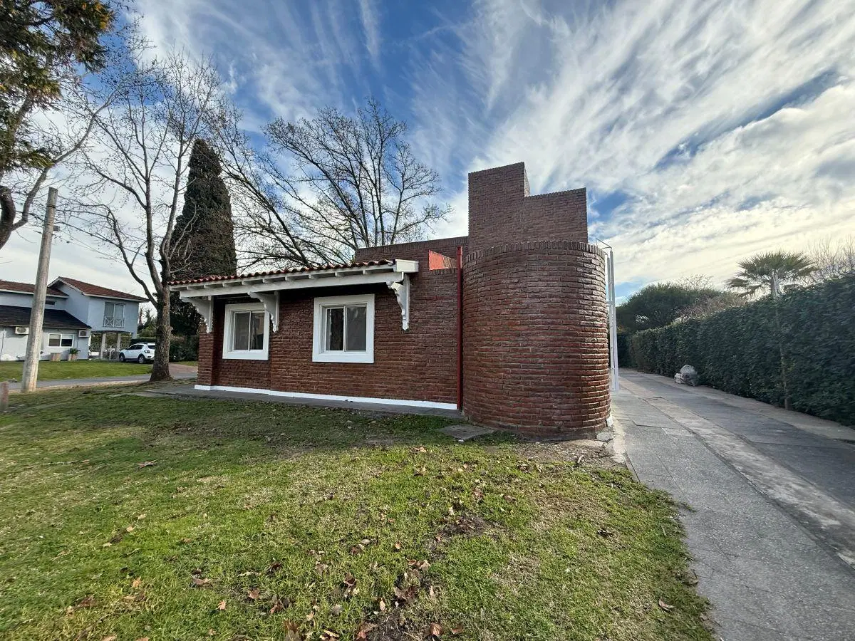 Casa en Venta 2 Dormitorios ( 1 en Suite) con Pileta 8