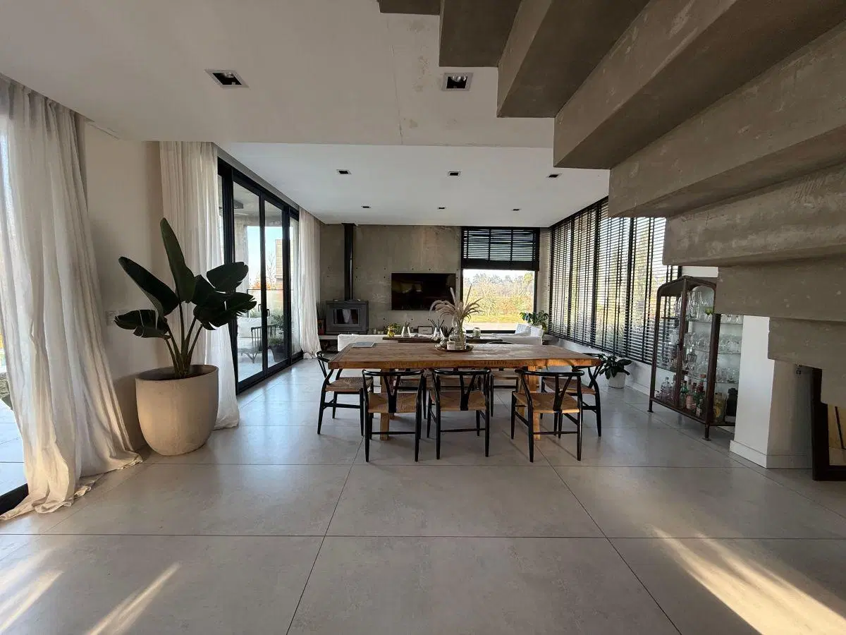 Casa en Venta La Martona 5 Dormitorios (1 en Suite) con pileta 2
