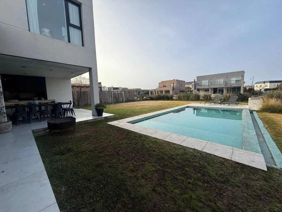 Casa en Venta La Martona 5 Dormitorios (1 en Suite) con pileta 5