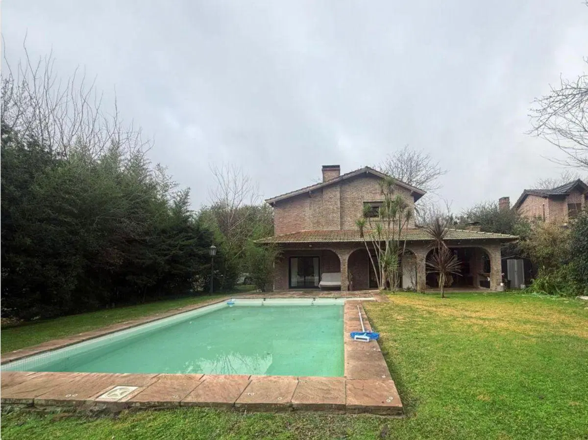 Casa en Venta La Martona 5 Dormitorios (1 en Suite) refaccionada en su interior con pileta 2