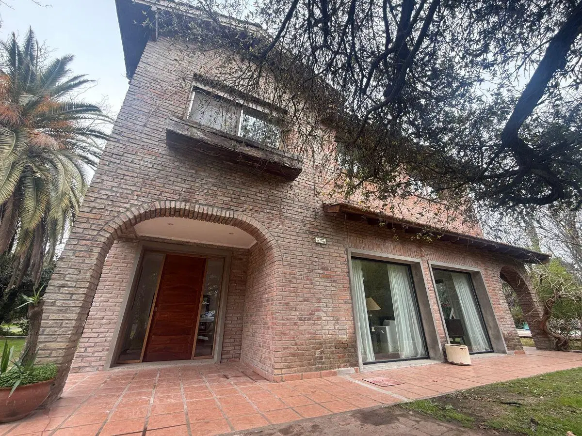 Casa en Venta La Martona 5 Dormitorios (1 en Suite) refaccionada en su interior con pileta 8