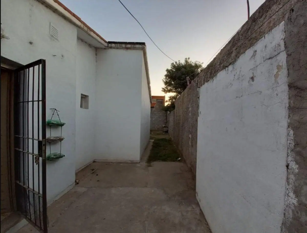 ALQUILAMOS CASA DE DOS DORMITORIOS EN BARRIO LOS ROBLES 1