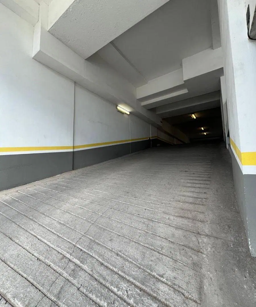 Alquiler cochera en Nueva Córdoba sobre calle Obispo Trejo esquina Brasil 2