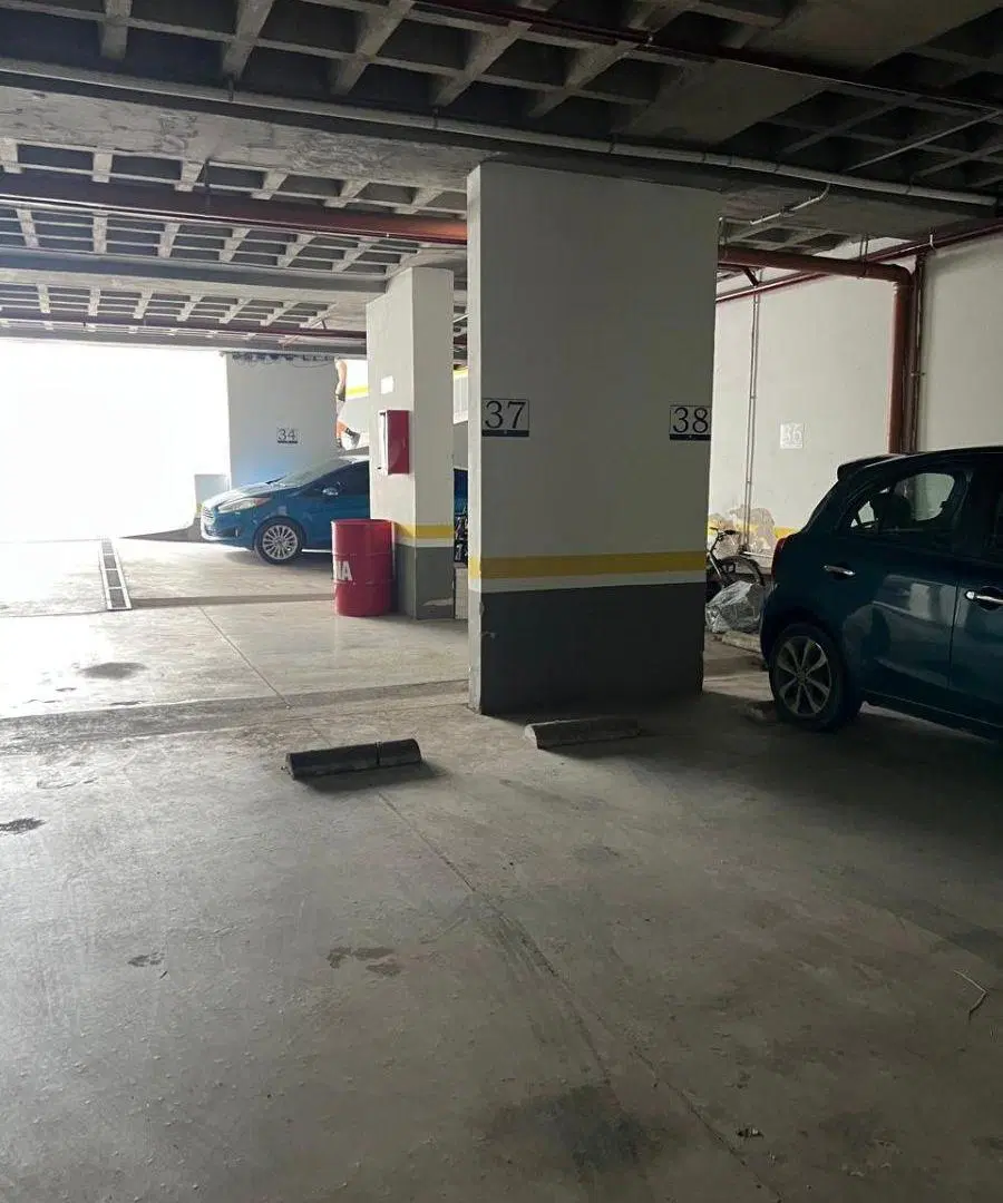 Alquiler cochera en Nueva Córdoba sobre calle Obispo Trejo esquina Brasil 4