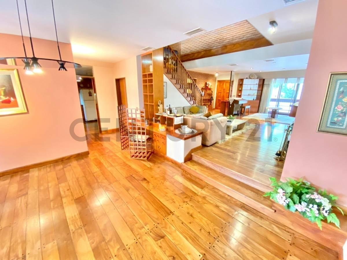 CASA 6 AMBIENTES VENTA CASTELAR NORTE PERMUTA