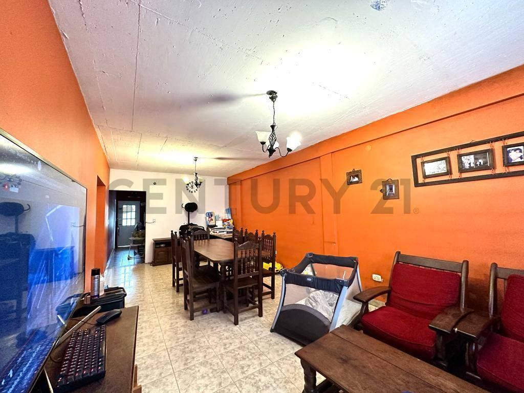 VENTA CASA 4 AMBIENTES VILLA TESEI GRAN LOTE
