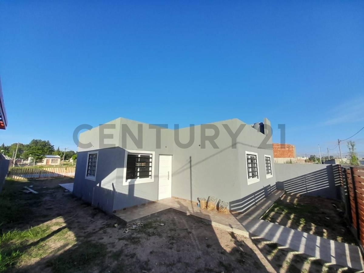 CASA 4 AMBIENTES CAÑUELAS