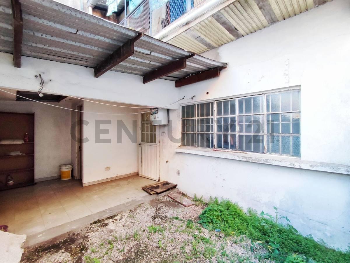 Venta Casa Multifamiliar 6 Ambientes 4 Dorm. Moreno Sur 1