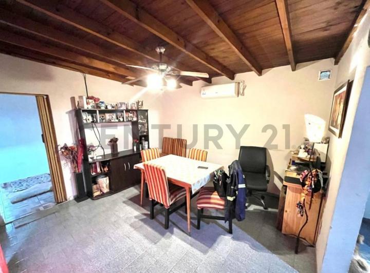 VENTA CASA MULTIFAMILIAR  ITUZAINGO 5