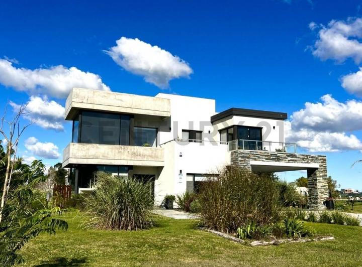 Alquiler Casa en Área 60, La Victoria – Lote a la Laguna 1