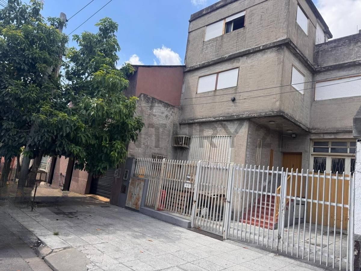 VENTA GALPON CASEROS 434 M2 2 PLANTAS