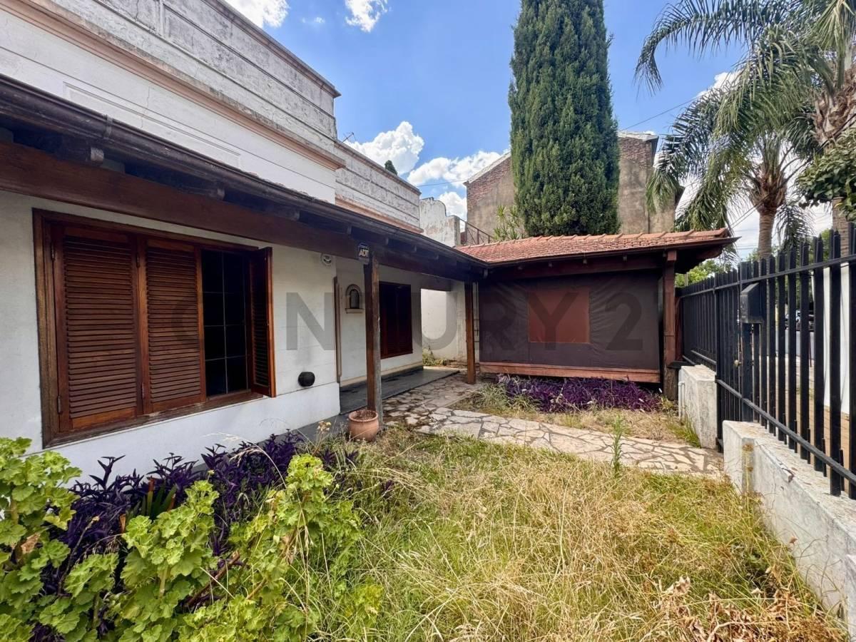 VENTA CASA EL PALOMAR 3 AMBIENTES A RECICLAR