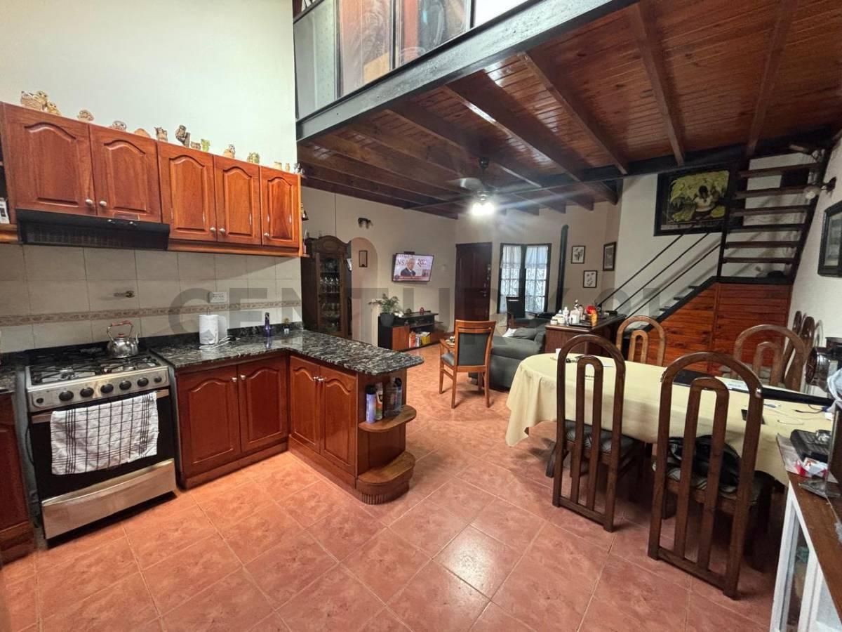 Venta casa Castelar sur 4 ambientes - Patio