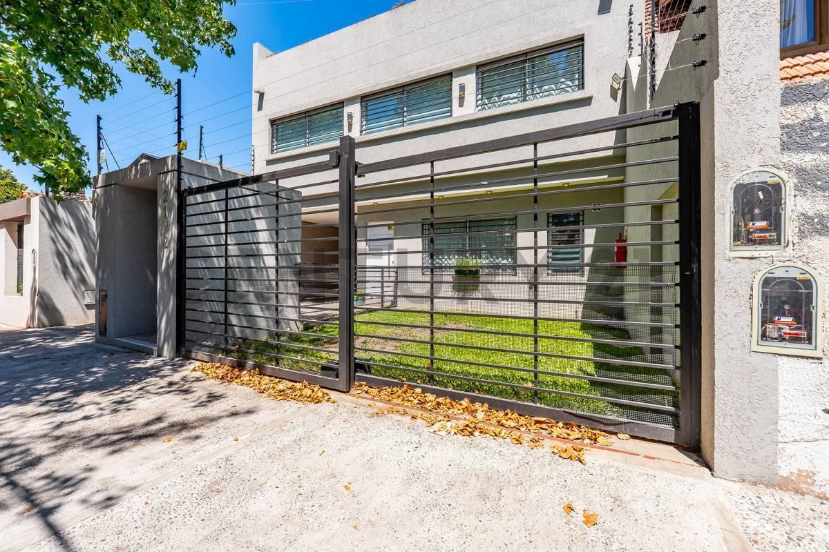 VENTA TRIPLEX CASTELAR A ESTRENAR 4 AMBIENTES