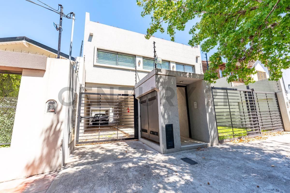 VENTA TRIPLEX 4 AMBIENTES A ESTRENAR CASTELAR