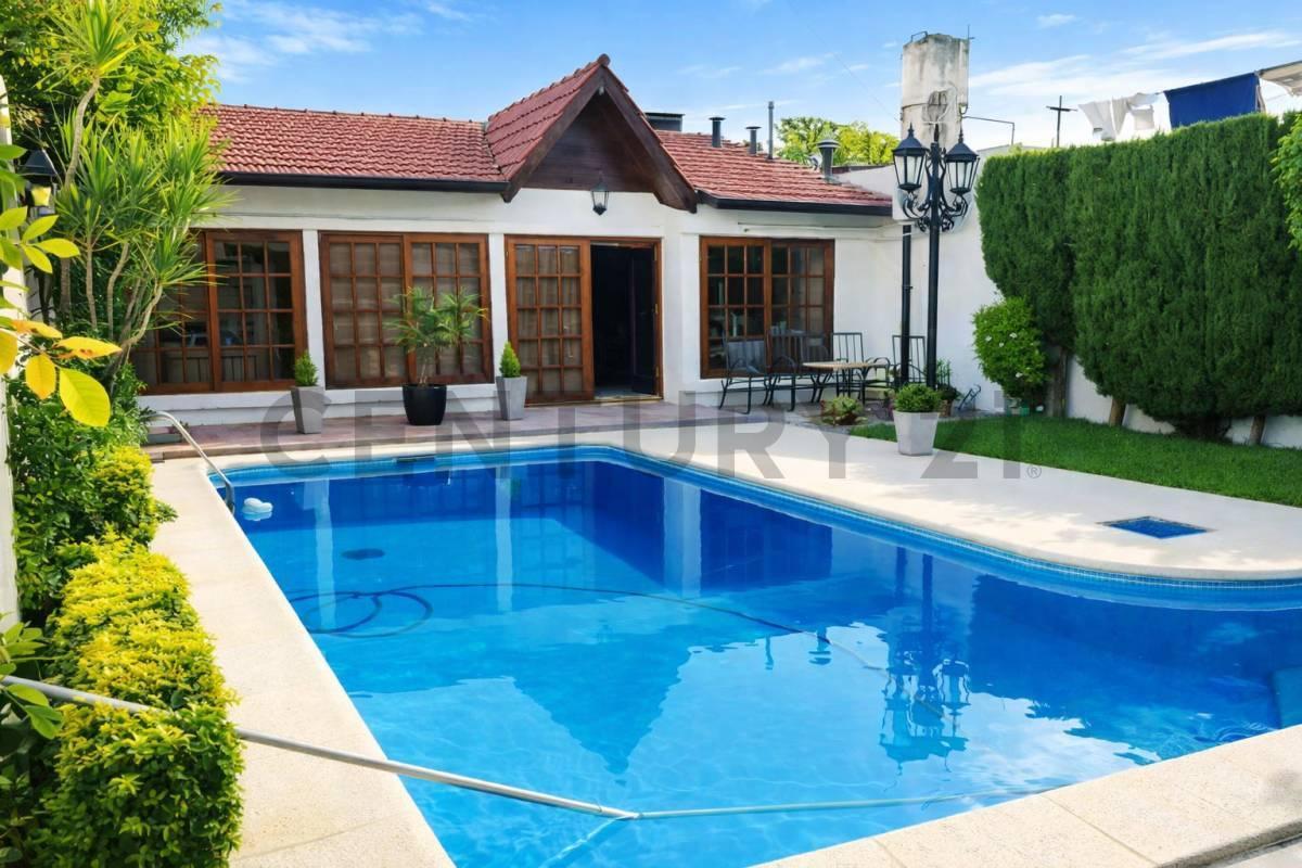 VENTA CASA 4 AMBIENTES CASTELAR SUR APTA CREDITO PILETA QUINCHO