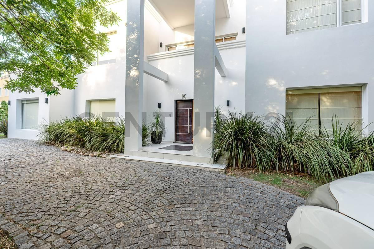 VENTA CASA 7 AMBIENTES PILETA EL NACIONAL 1200M2
