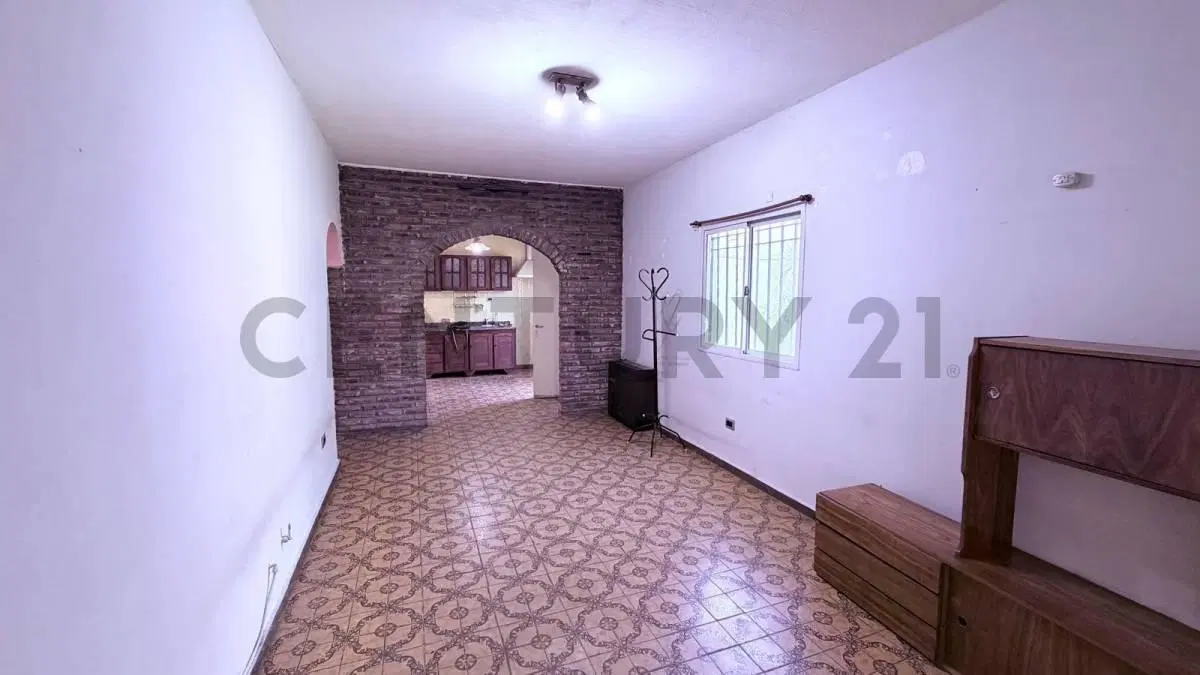 Venta de casa 3 ambientes apta crédito en esquina con jardín y cochera en San Antonio de Padua, Merl 3