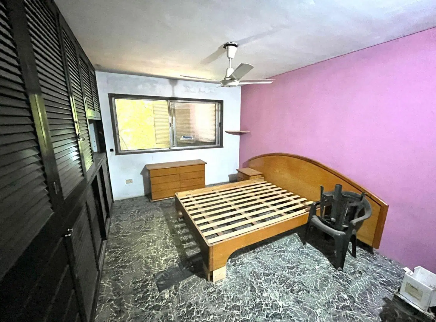 VENTA  CASA 5 AMBIENTES A RECICLAR SOBRE AMPLIO LOTE 864 m²-VILLA UDAONDO -PARQUE LELOIR 4
