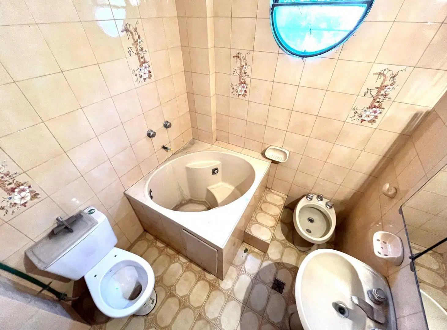 VENTA  CASA 5 AMBIENTES A RECICLAR SOBRE AMPLIO LOTE 864 m²-VILLA UDAONDO -PARQUE LELOIR 5