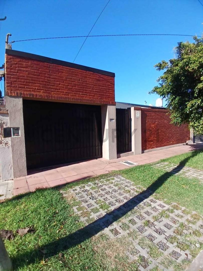 VENTA CASA ITUZAINGO NORTE 5 AMBIENTES CON PILETA