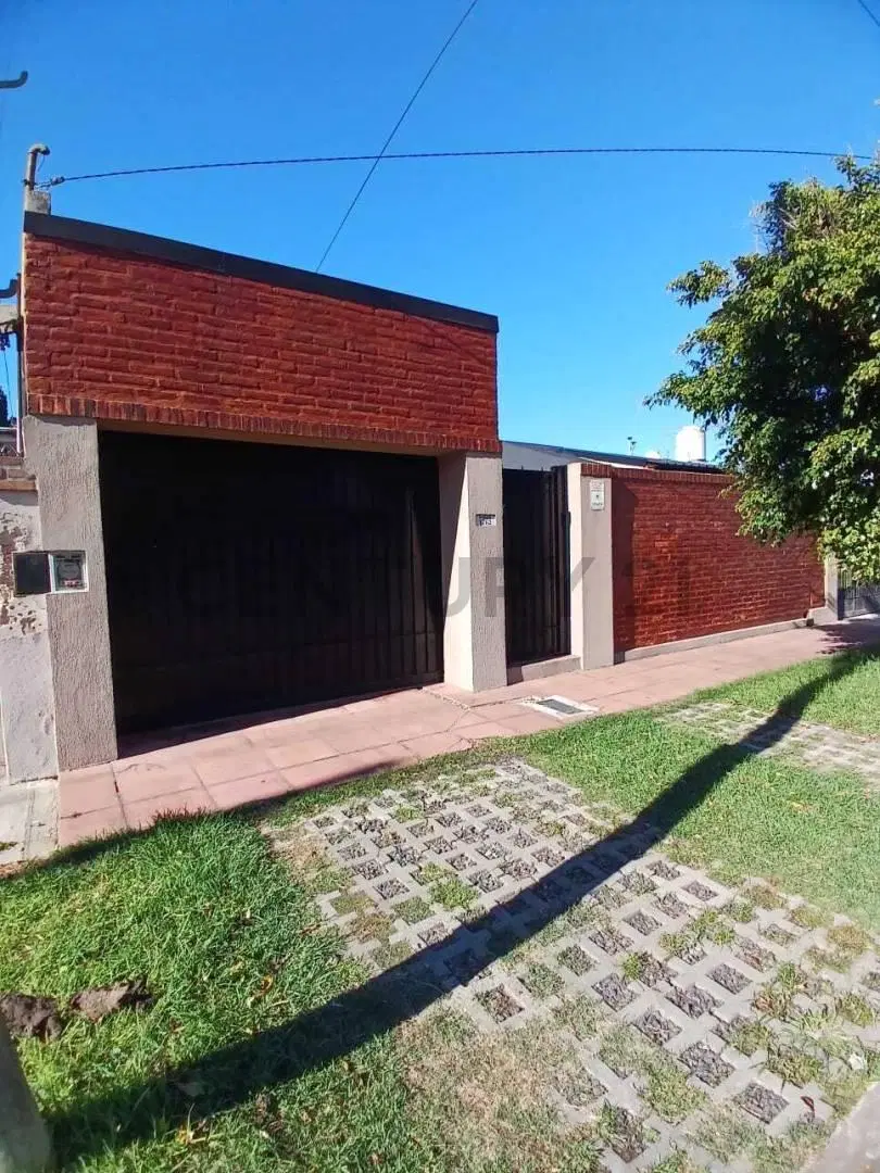 VENTA CASA ITUZAINGO NORTE 5 AMBIENTES CON PILETA 2