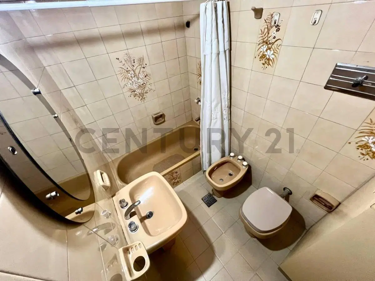 VENTA CASA 3 AMBIENTES VILLA LUZURIAGA AMPLIA TERRAZA 4 COCHERAS 5