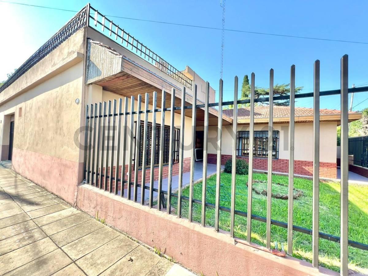 VENTA CASA 3 AMBIENTES VILLA LUZURIAGA AMPLIA TERRAZA 4 COCHERAS
