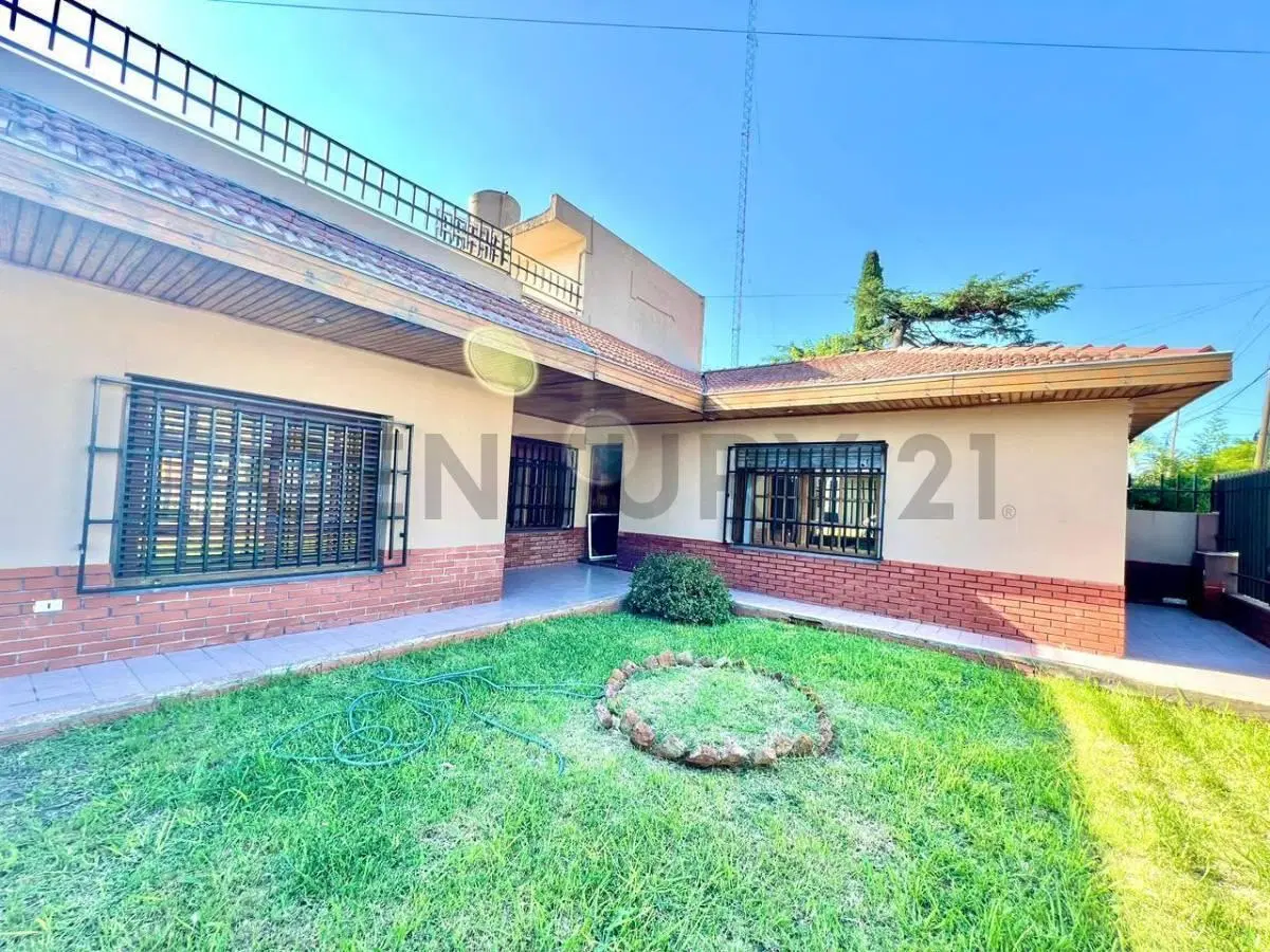 VENTA CASA 3 AMBIENTES VILLA LUZURIAGA AMPLIA TERRAZA 4 COCHERAS 3