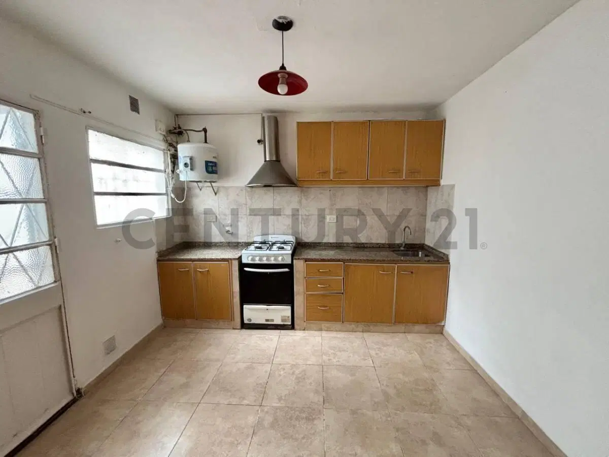 VENTA PH 2 AMBIENTES MORON CENTRO CON PATIO 3