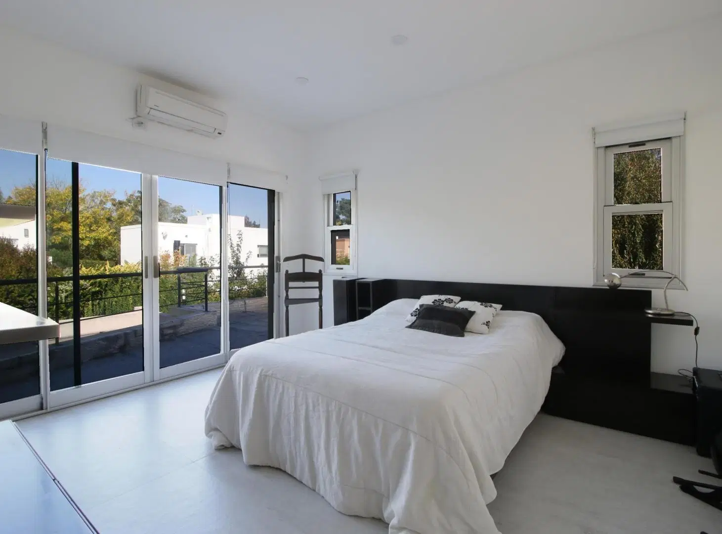 VENTA CASA ALTOS DEL SOL 6 AMBIENTES LUMINOSA CON PILETA QUINCHO 600M2 2