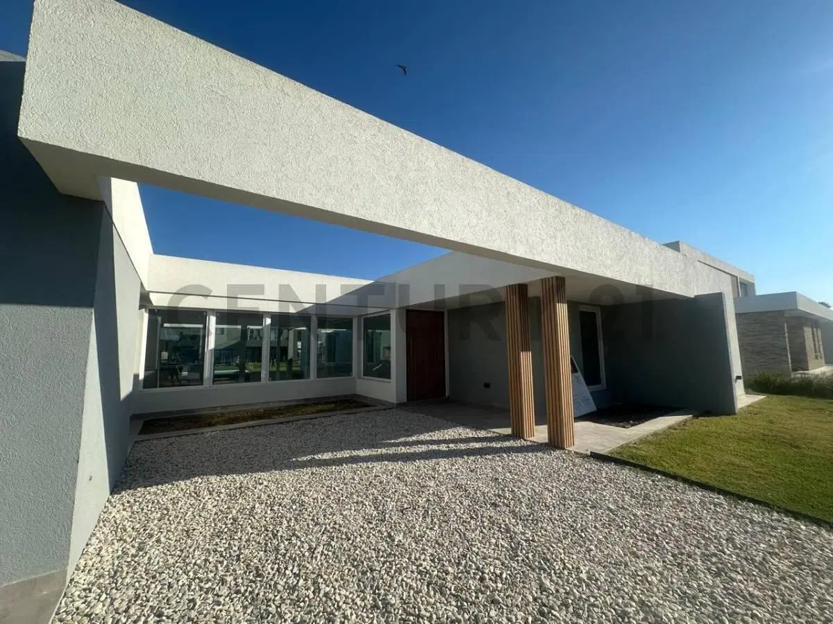CASA A ESTRENAR 4 AMBIENTES PRADOS DEL OESTE PILETA 2
