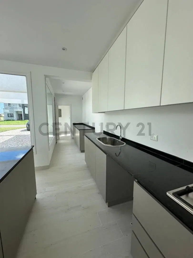 CASA A ESTRENAR 4 AMBIENTES PRADOS DEL OESTE PILETA 5