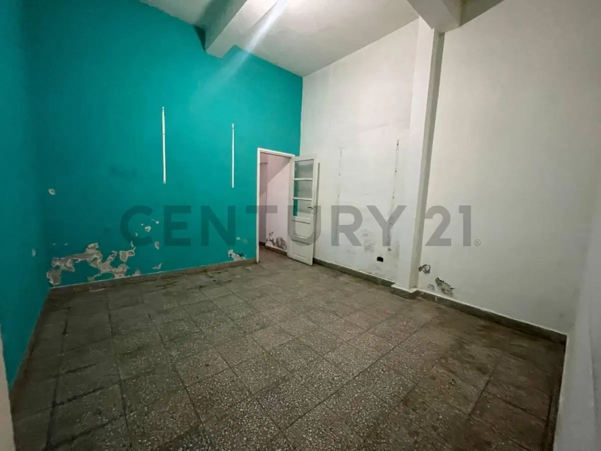VENTA LOCAL COMERCIAL y ESPACIO AEREO CASTELAR SUR 3