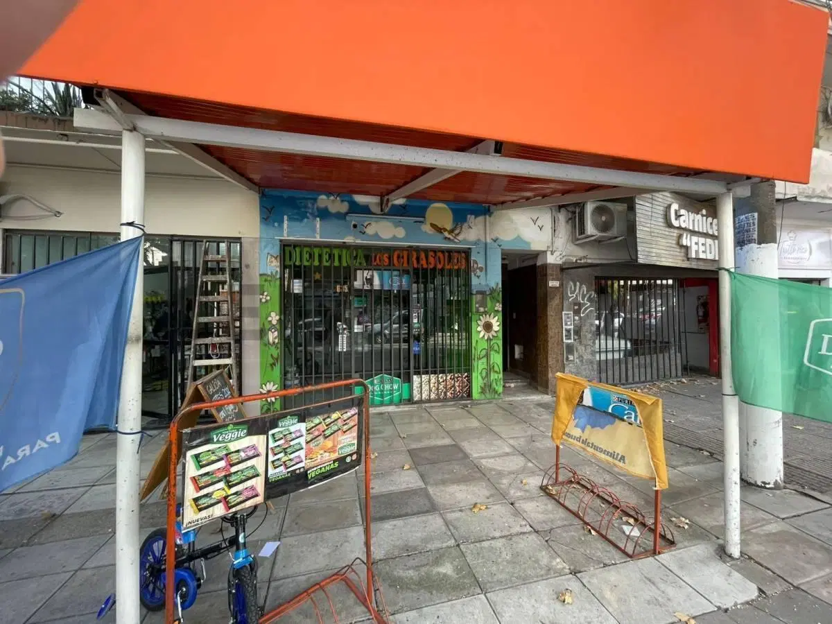 VENTA LOCAL COMERCIAL y ESPACIO AEREO CASTELAR SUR 2