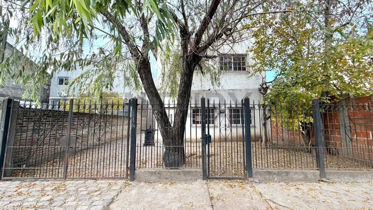 Venta Galpón con 2 Departamentos y Parque | 487 m² Totales | Apto Industria y Depósito