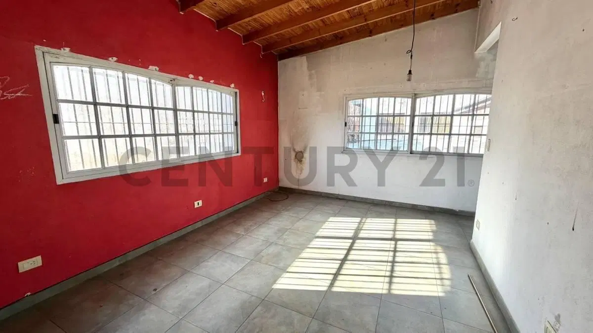 Venta Galpón con 2 Departamentos y Parque | 487 m² Totales | Apto Industria y Depósito 8