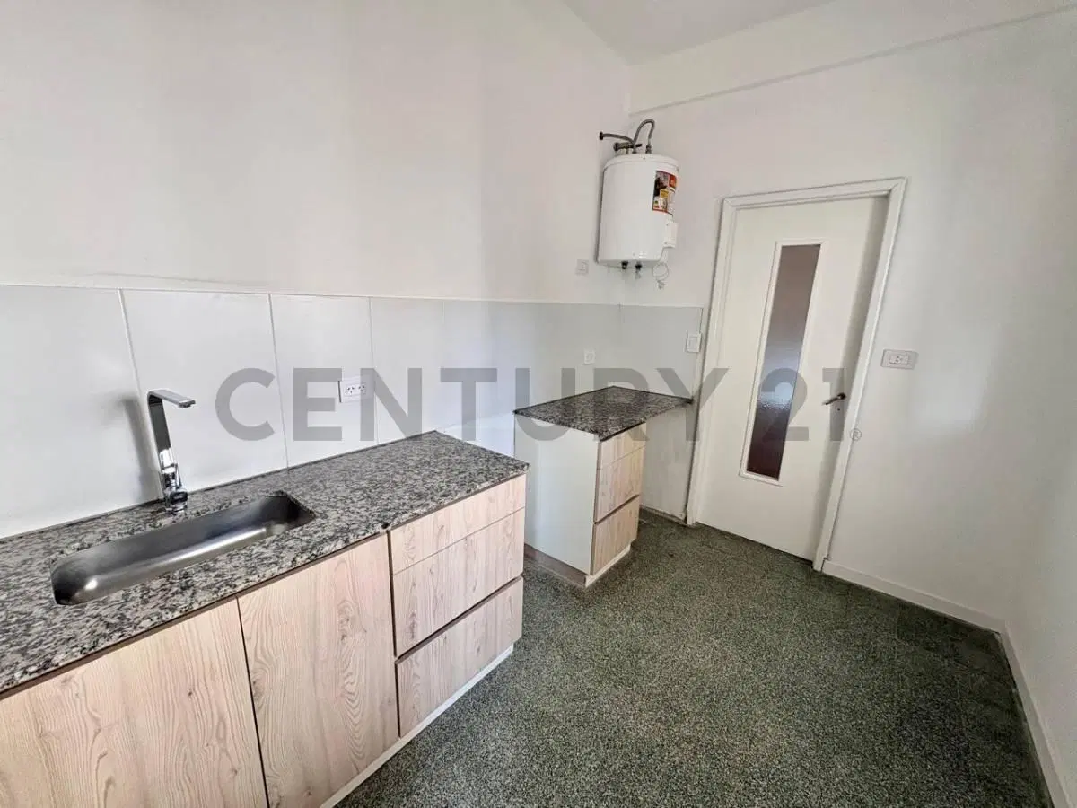 VENTA DEPARTAMENTO 4 AMBIENTES CASTELAR CENTRO CON BALCON 3