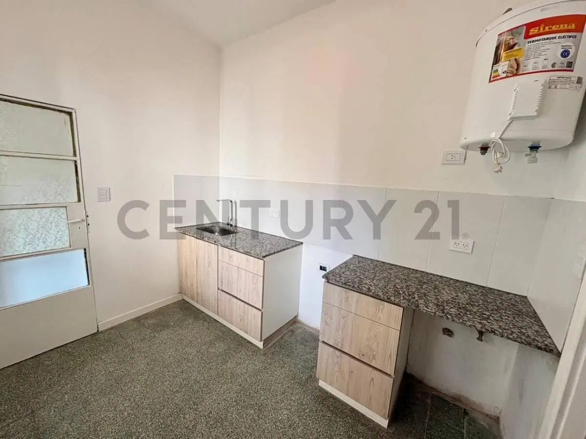 VENTA DEPARTAMENTO 4 AMBIENTES CASTELAR CENTRO CON BALCON 2
