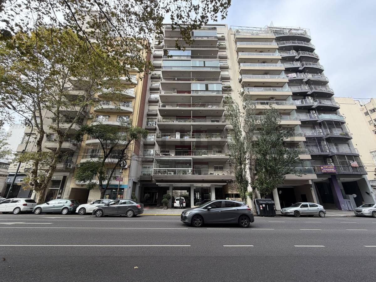 DEPARTAMENTO 3 AMBIENTES VENTA CABALLITO NORTE AL FRENTE CON DOBLE COCHERA