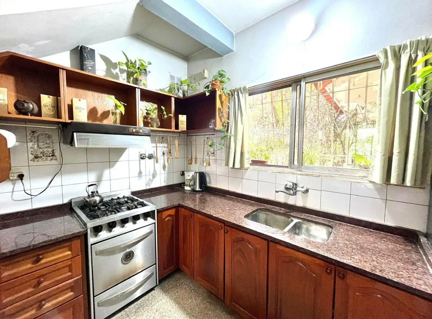 VENTA CASA 5 AMBIENTES CON AMPLIO JARDIN ITUZAINGO NORTE 4
