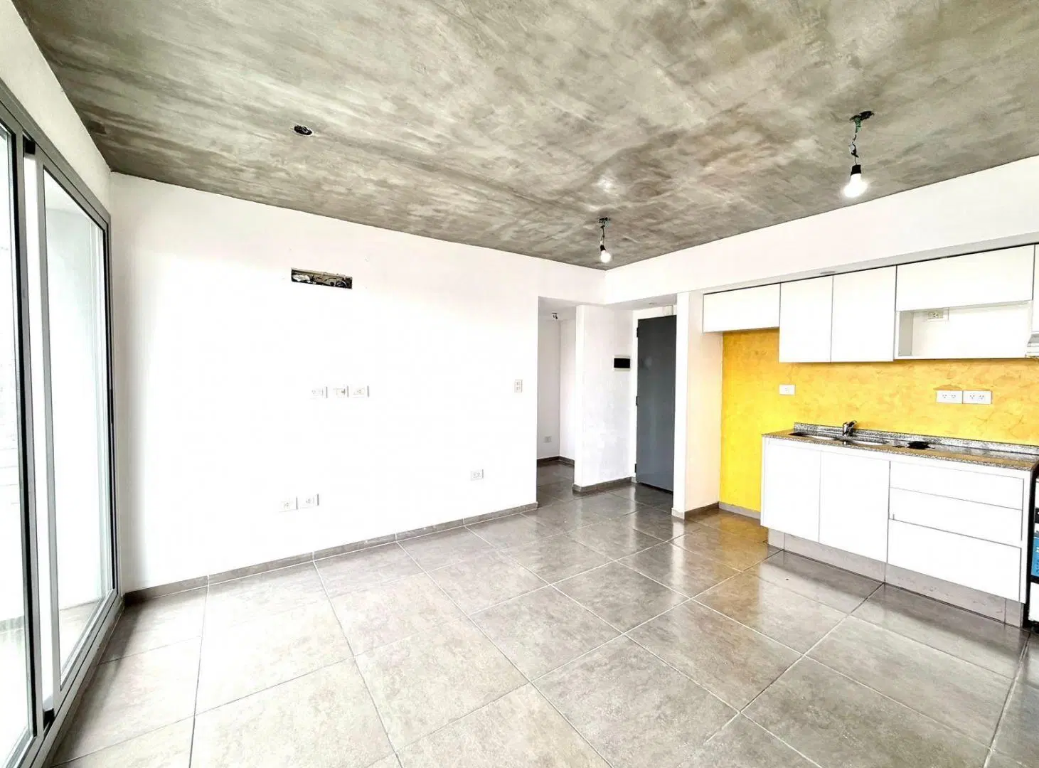 Venta departamento 2 ambientes Morón centro con balcón y terraza con parrilla  bajas expensas 4