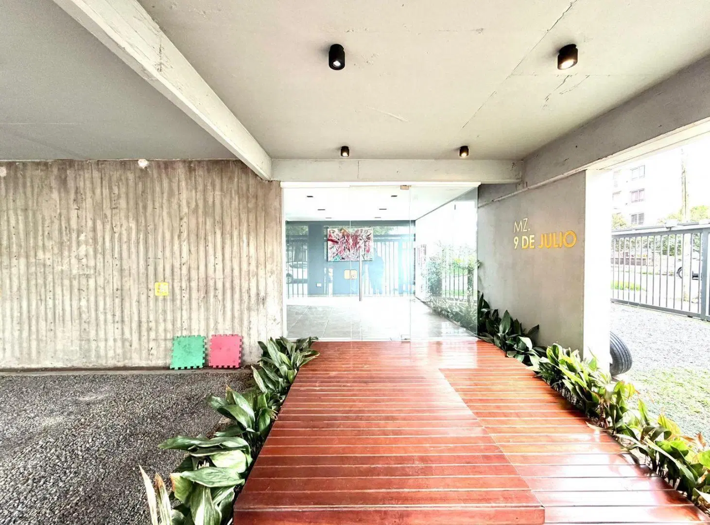 Venta departamento 2 ambientes Morón centro con balcón y terraza con parrilla  bajas expensas 2