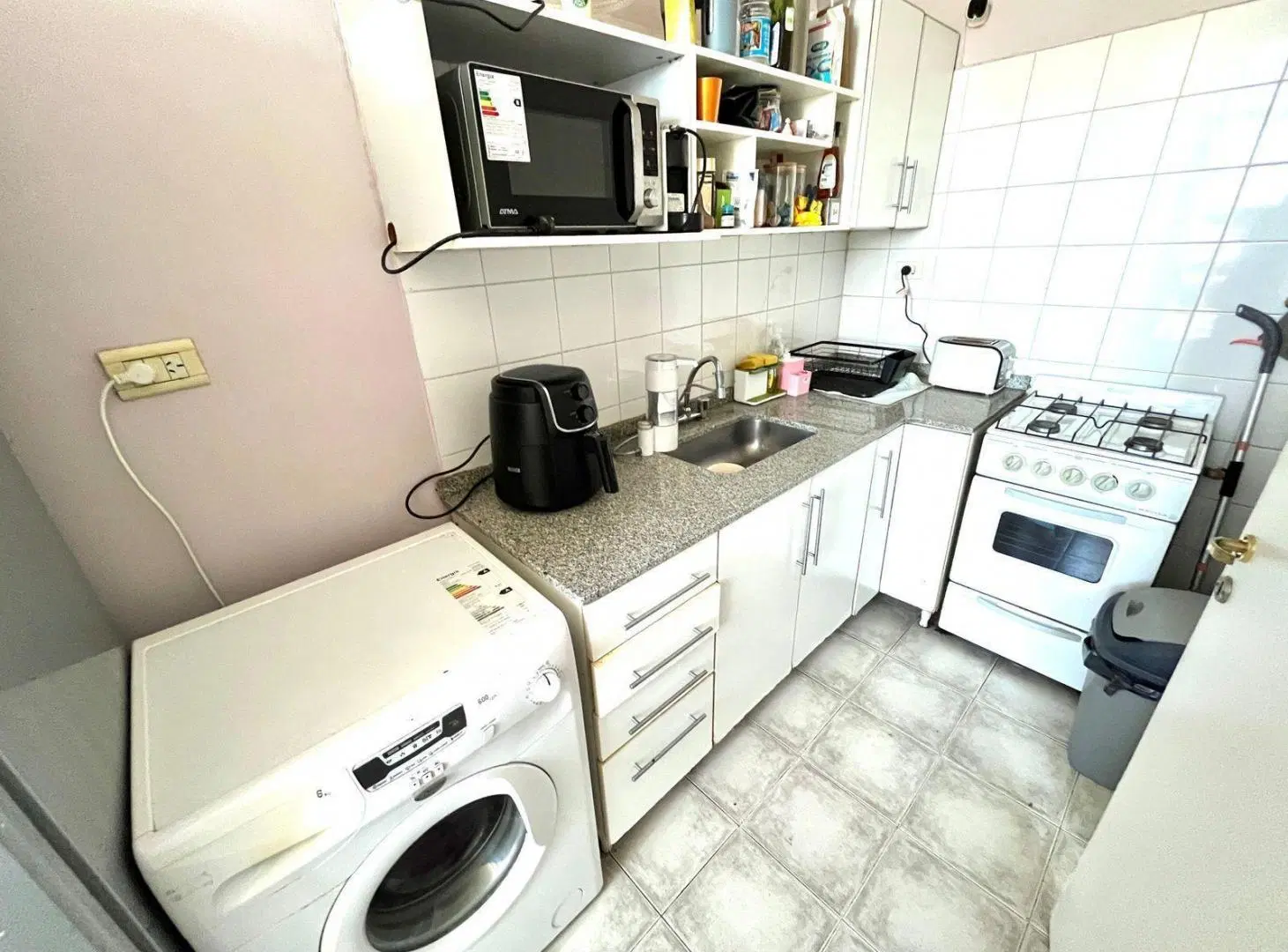 VENTA MONOAMBIENTE CABA A  200 METROS DE PARQUE LEZAMA /BALCON AL FRENTE - PISO ALTO Y SEGURIDAD 24 3